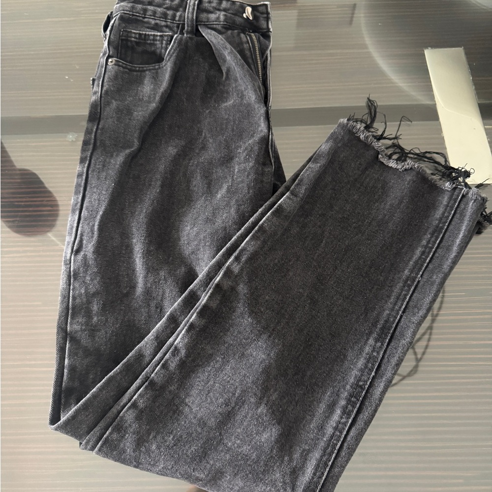 Stylish Frayed Hem Black Washed Jeans